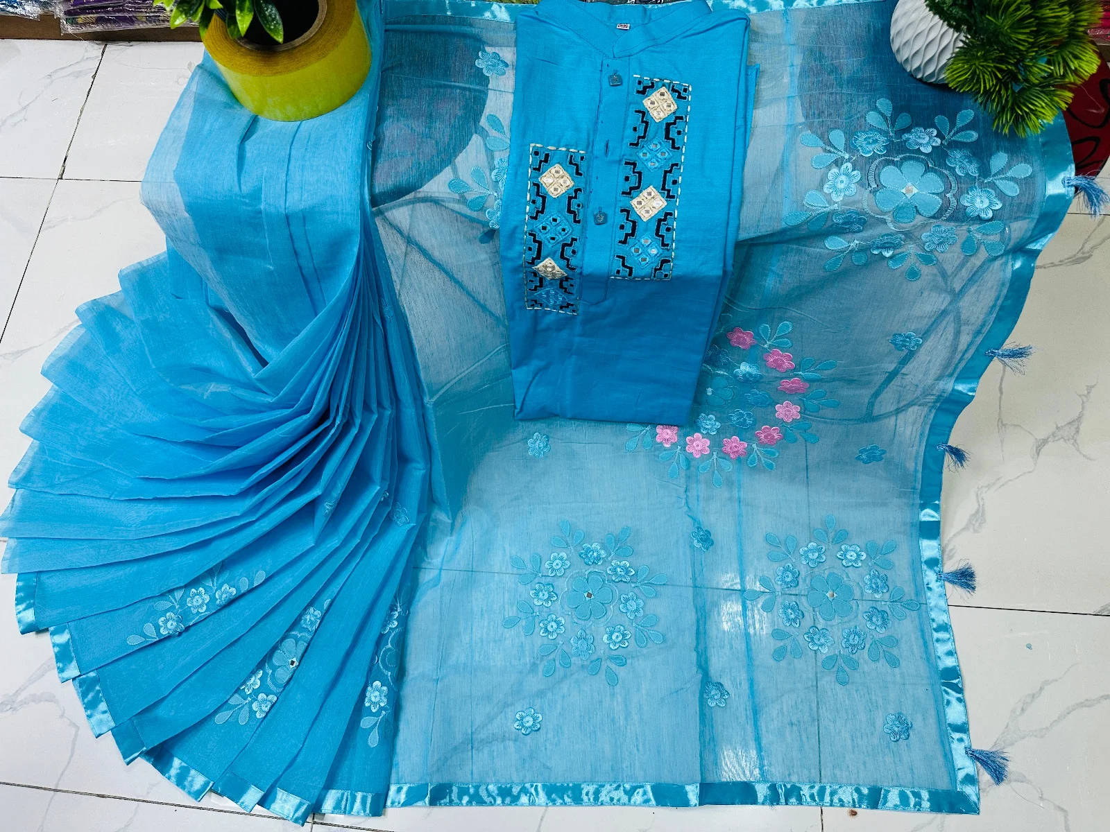 এমব্রয়ডারি কাপল সেট